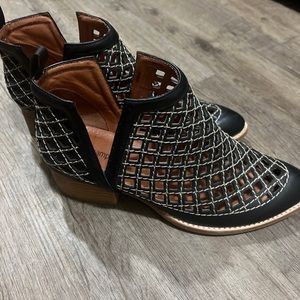 Jeffrey Campbell woven booties shoes 8.5 slip on black shoes